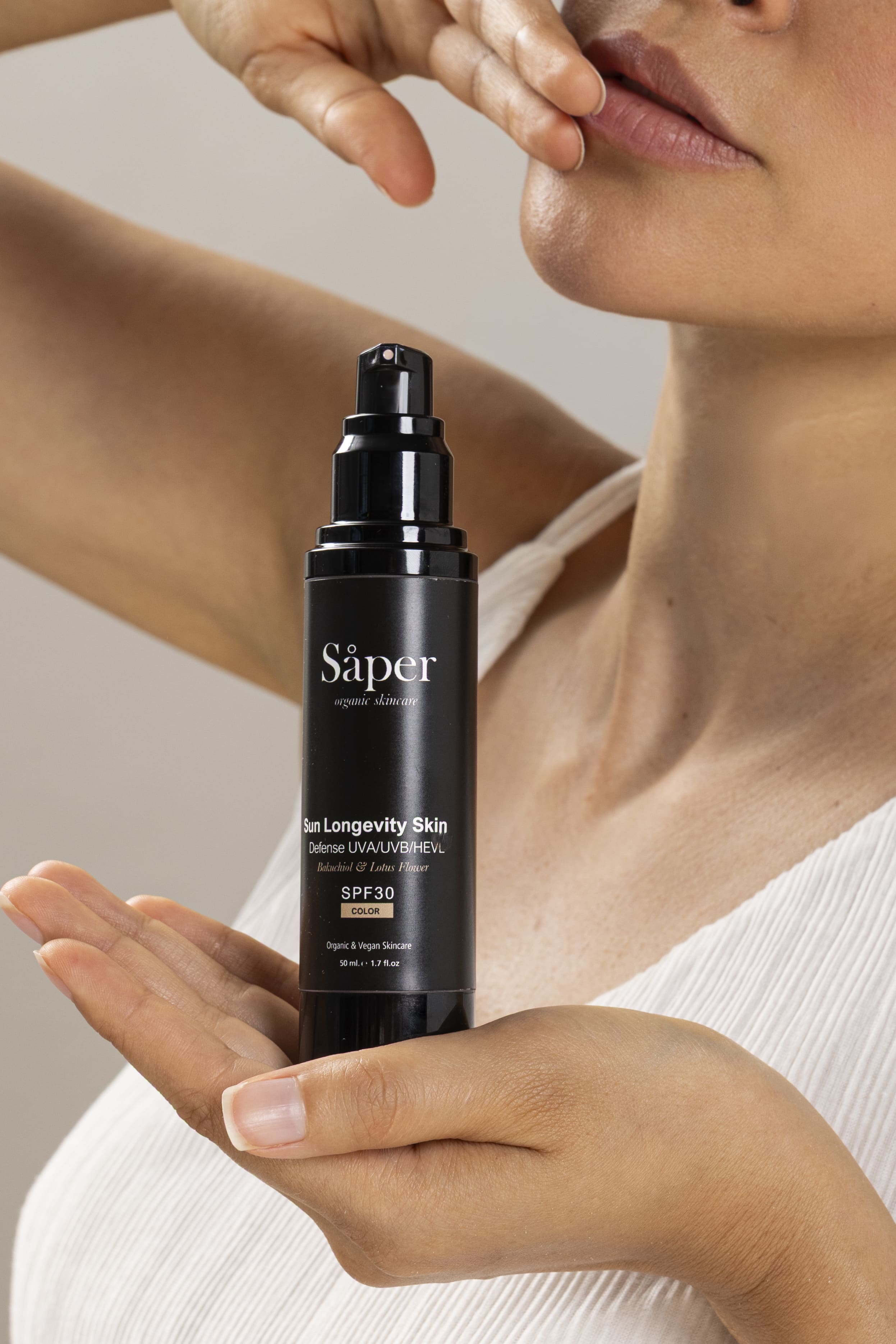 Crème raffermissante visage anti-pollution : acide hyaluronique et vitamine C pour peaux normales ou sèches