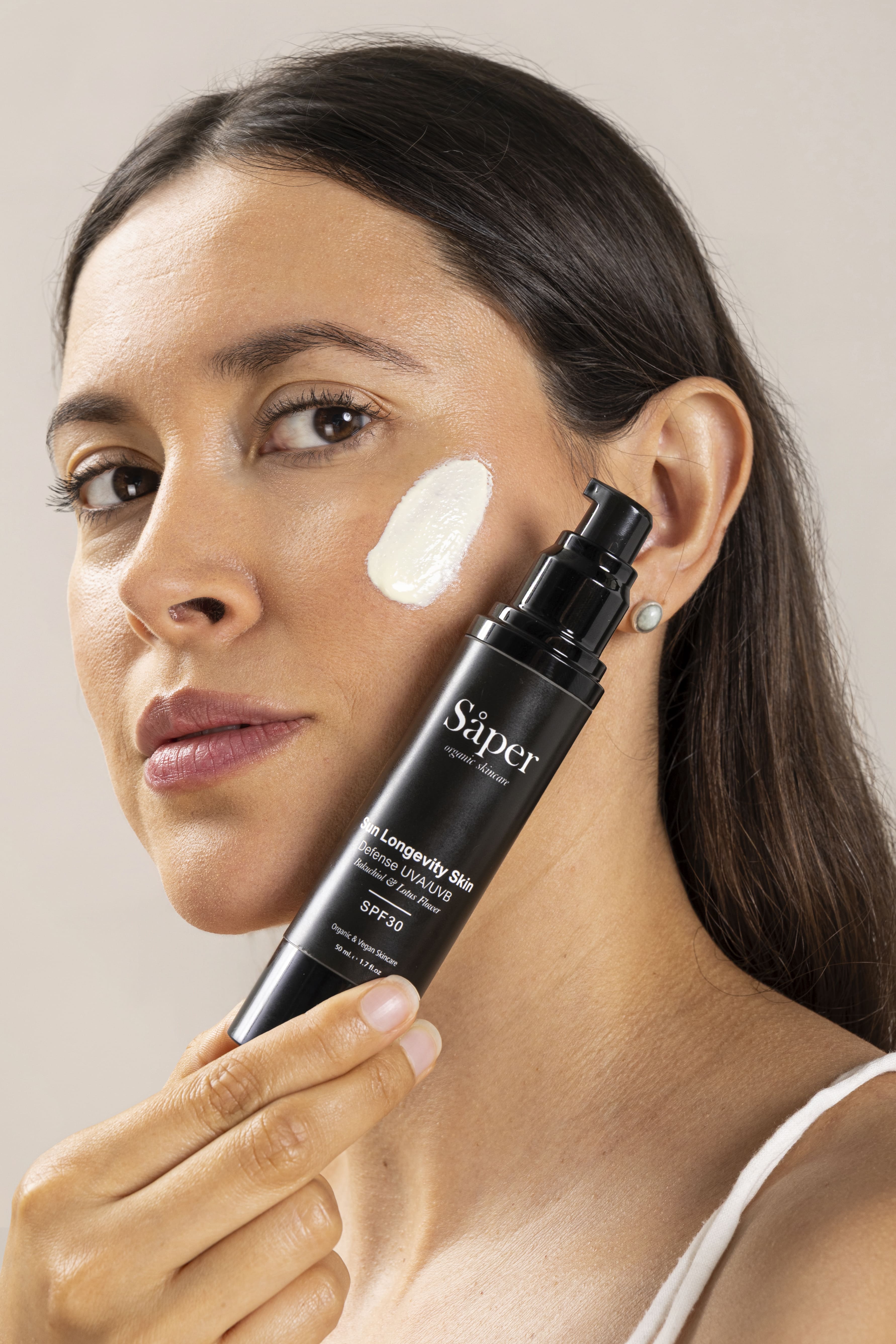 Crème raffermissante visage anti-pollution : acide hyaluronique et vitamine C pour peaux normales ou sèches